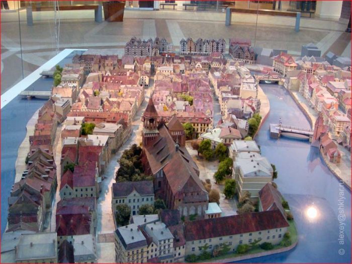 Model of island of Kneiphof. By own photography - Stadtmuseum Kaliningrad, CC BY-SA 3.0, https://commons.wikimedia.org/w/index